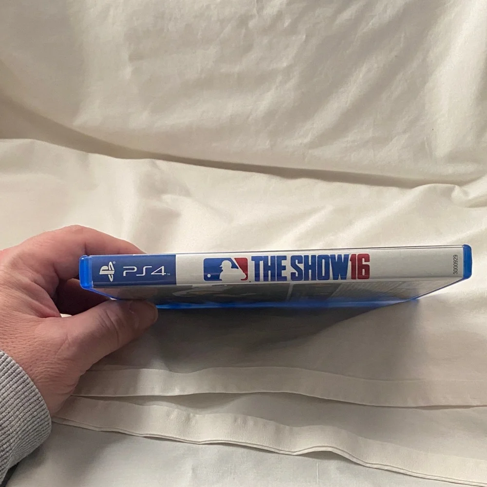 PS4 MLB The Show 16 (BIN 5)